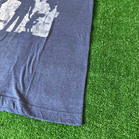 Walt Disney World Magic Kingdom Castle Short Sleeve Crew Neck T-Shirt Size S - Picture 3 of 13